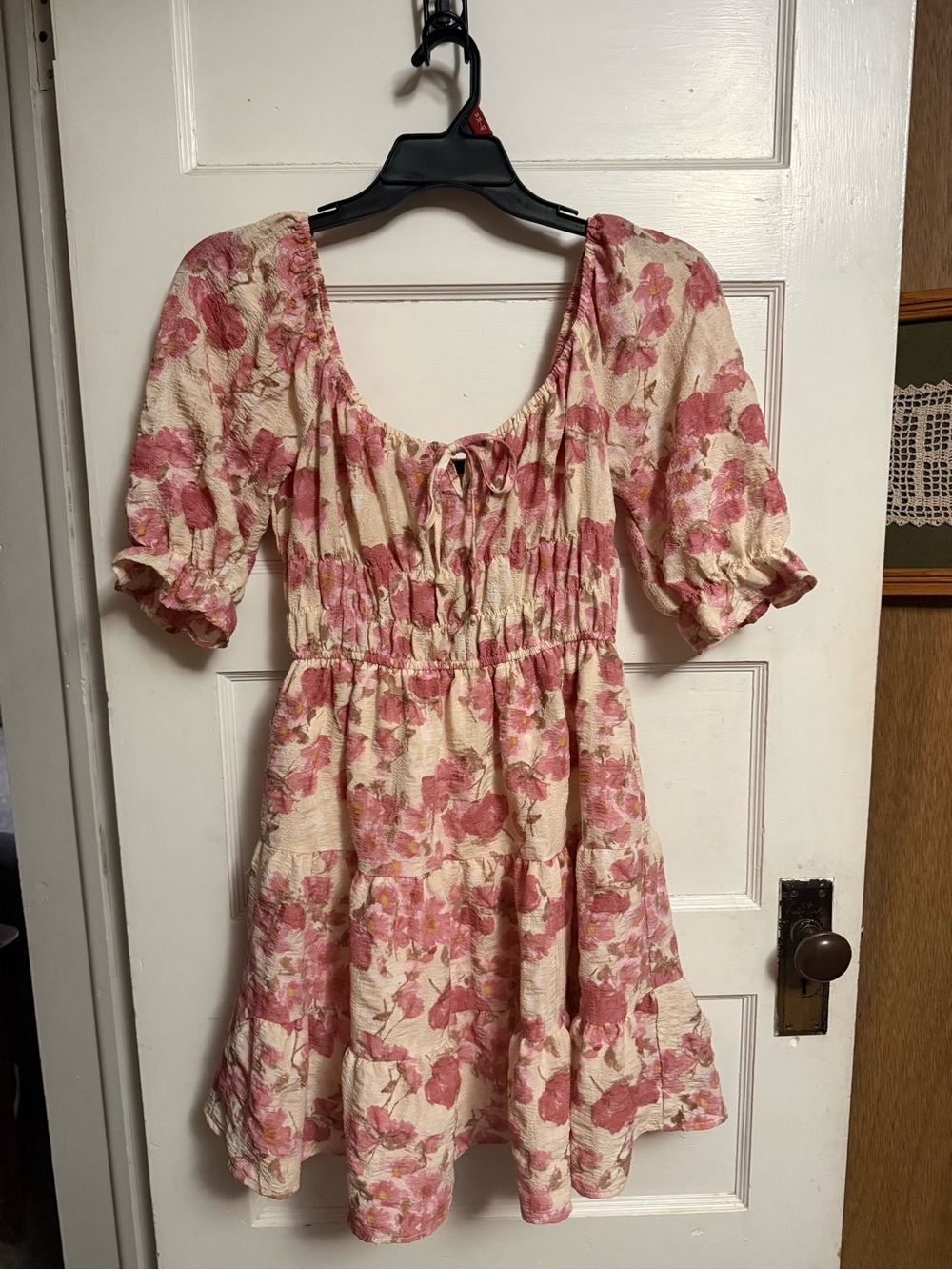 Mary & Mo pink floral dress with front tie  and rib cage cinching detail. Size L